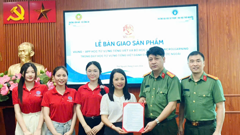 TRƯỜNG ĐẠI HỌC SƯ PHẠM - ĐẠI HỌC THÁI NGUYÊN CHUYỂN GIAO SẢN PHẨM KHOA HỌC CÔNG NGHỆ HỖ TRỢ DẠY HỌC TIẾNG VIỆT CHO HỌC SINH, HỌC VIÊN LÀO CỦA TRƯỜNG VĂN HÓA - BỘ CÔNG AN