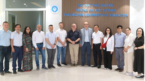 Trường Đại học Sư phạm - Đại học Thái Nguyên làm việc và trao đổi hợp tác với đoàn công tác của Đại học L'Aquila, Ý